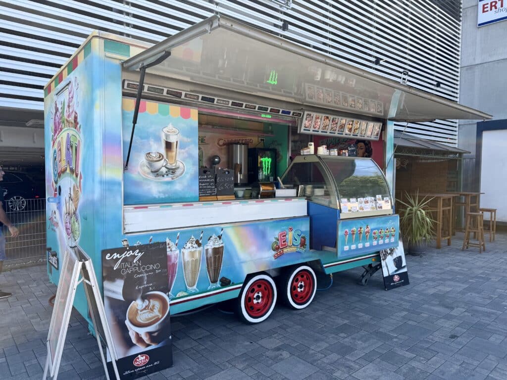 GELATI Eiswagen von Abramo vor dem ERTL